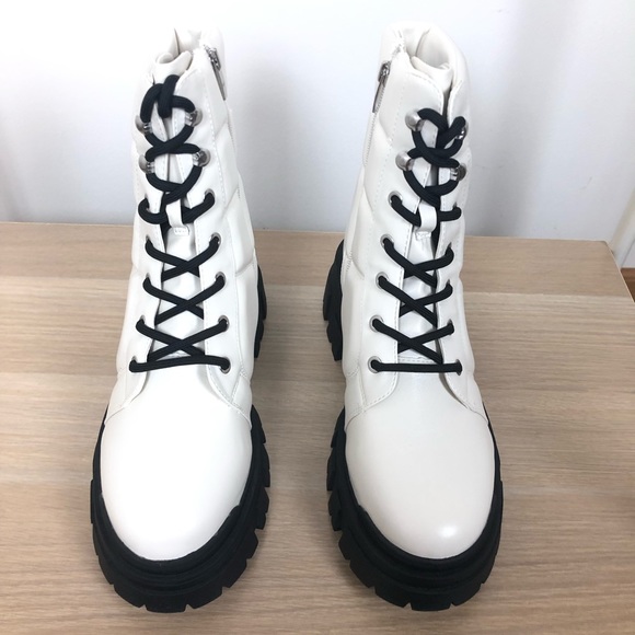 NWT Marc Fisher Amita Lace-Up Lug Boot - Picture 7 of 9